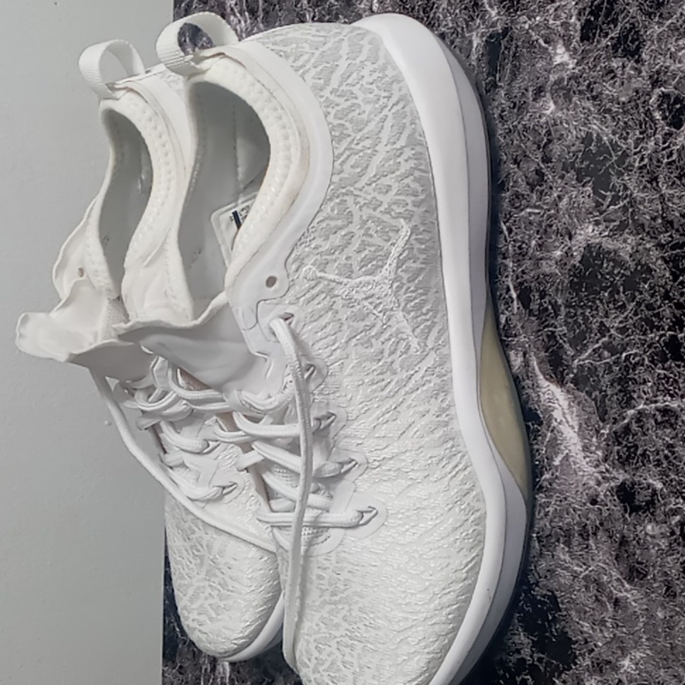 Jordan Men's White Training Shoes Size 8.5 - Picture 3 of 5